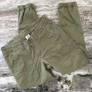 CAbi Women's Cargo Pants in Olive